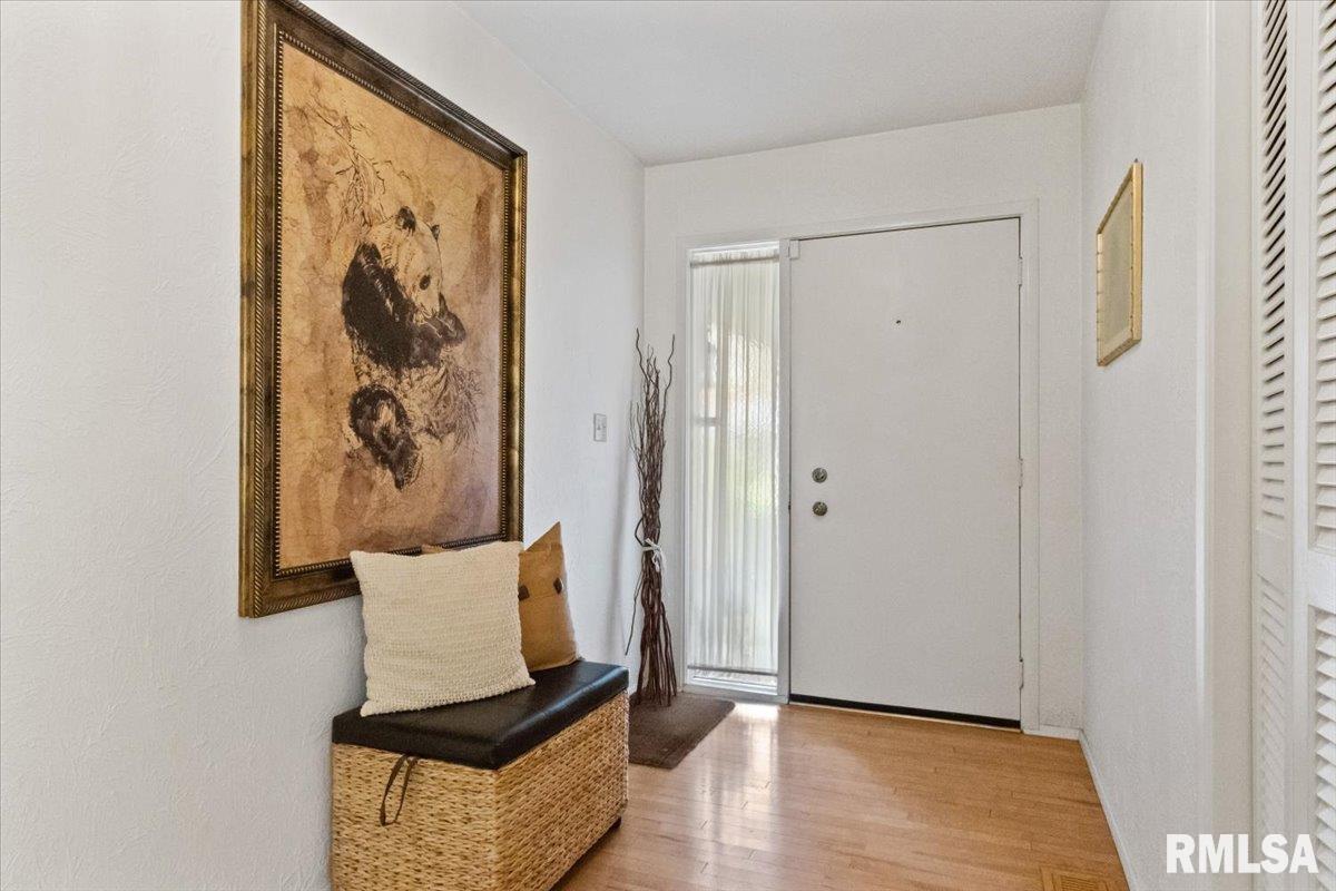 6529 North Post Oak Road Peoria, IL 61615 - Photo 5 of 54