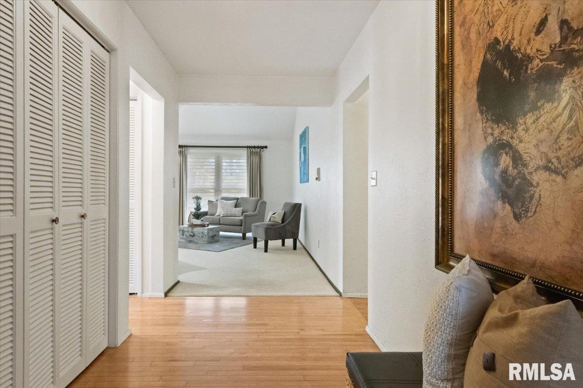 6529 North Post Oak Road Peoria, IL 61615 - Photo 6 of 54