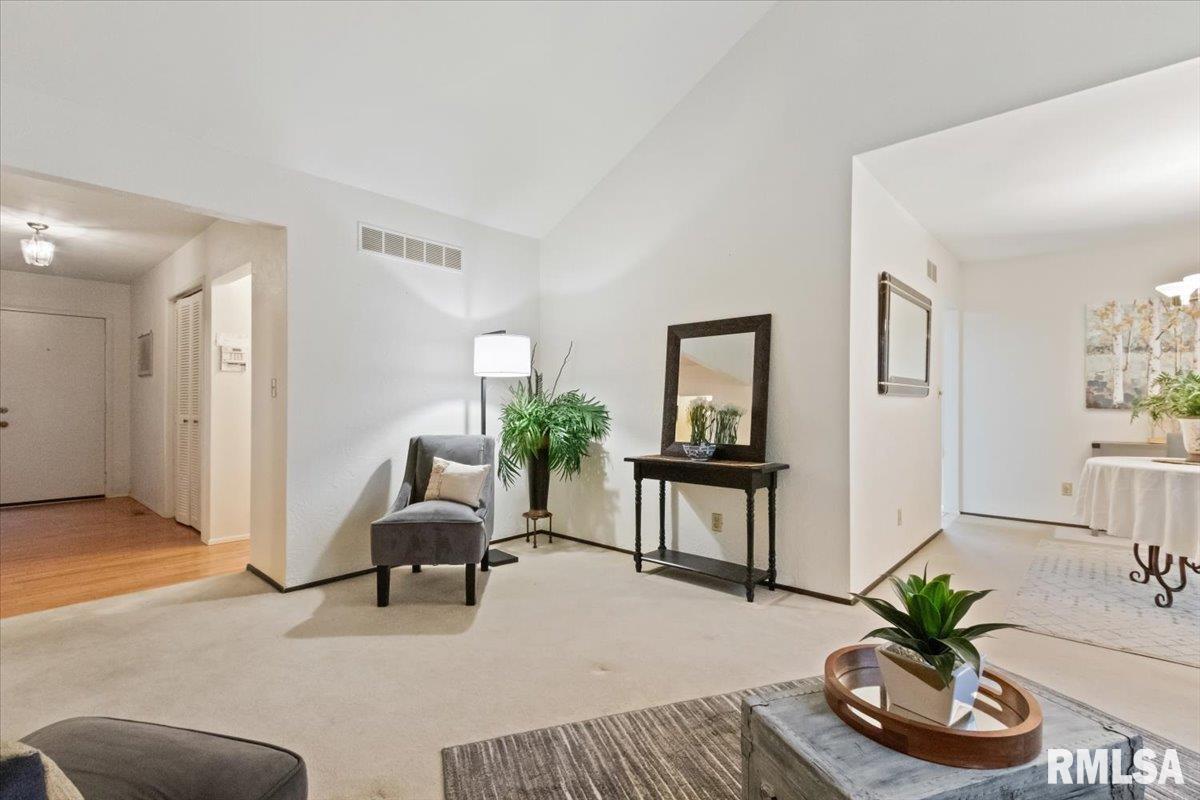 6529 North Post Oak Road Peoria, IL 61615 - Photo 8 of 54