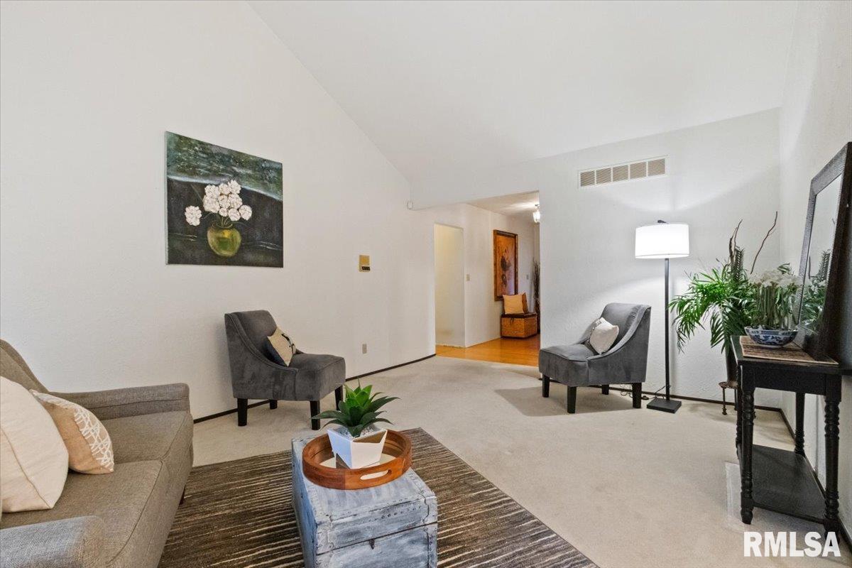 6529 North Post Oak Road Peoria, IL 61615 - Photo 9 of 54