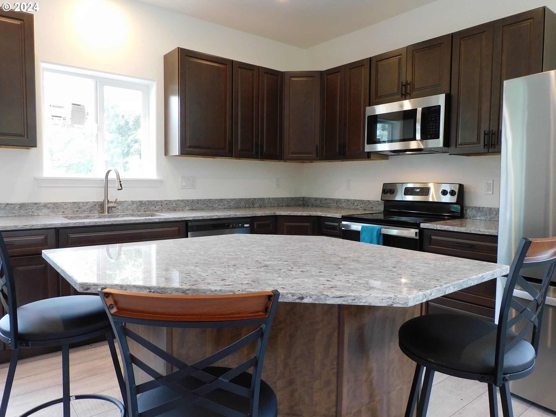 1713 Spruce Street Myrtle Point, OR 97458 - Photo 11 of 43 Gallery Image 11