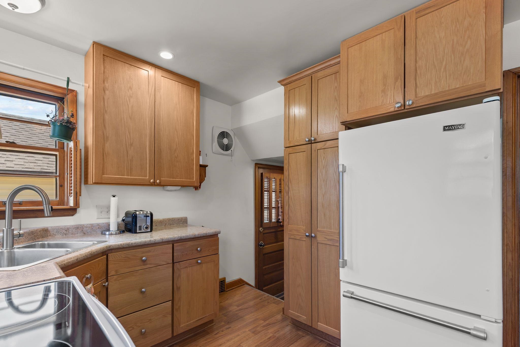 731 East Fremont Street Appleton, WI 54915 - Photo 12 of 54