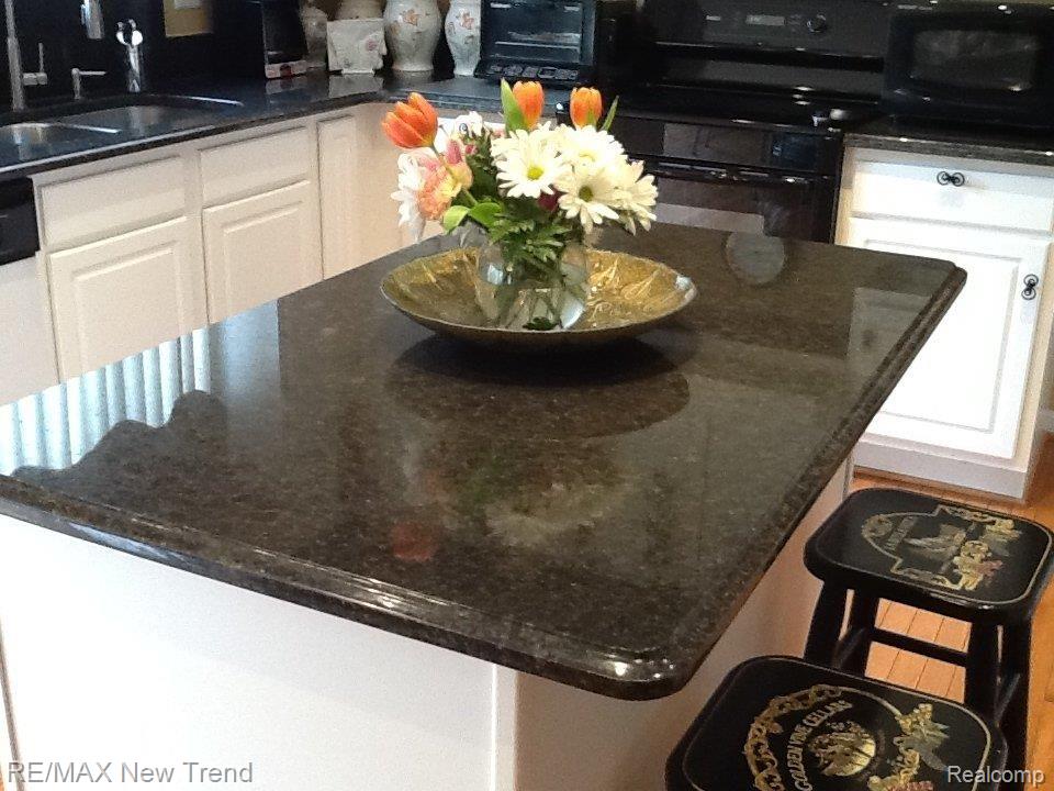 1561 Angela Road Walled Lake, MI 48390 - Photo 17 of 20 IMG_0286.jpg