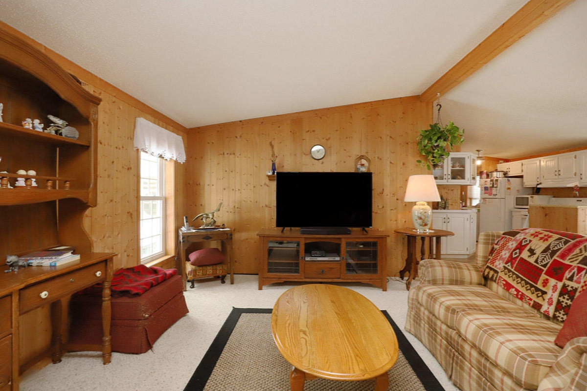 13575 Ritchie Avenue Northeast Cedar Springs, MI 49319 - Photo 4 of 23 IMG_1360