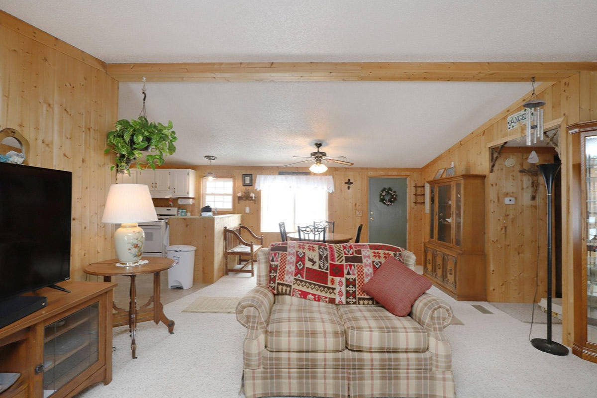 13575 Ritchie Avenue Northeast Cedar Springs, MI 49319 - Photo 7 of 23 IMG_1363