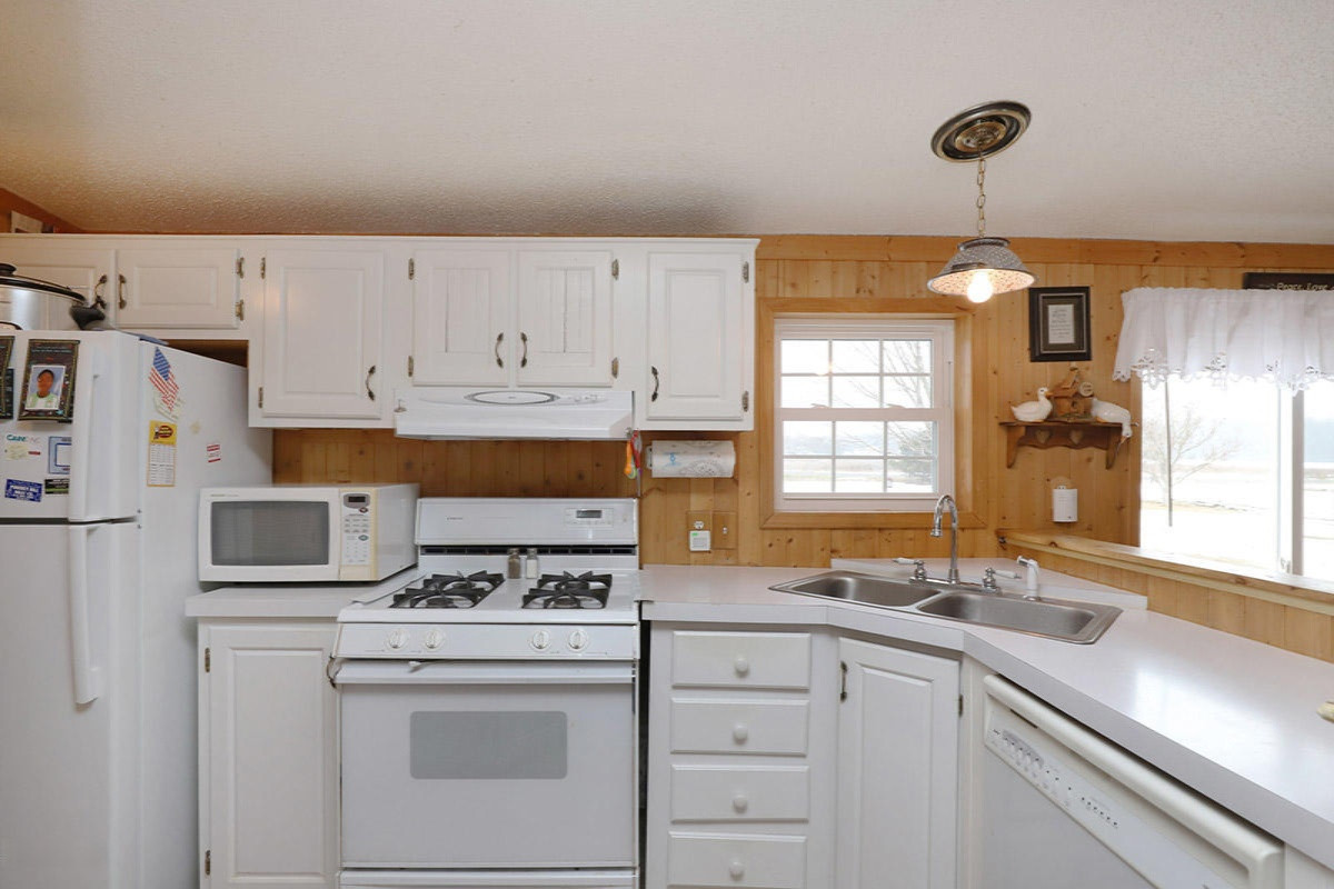 13575 Ritchie Avenue Northeast Cedar Springs, MI 49319 - Photo 8 of 23 IMG_1364