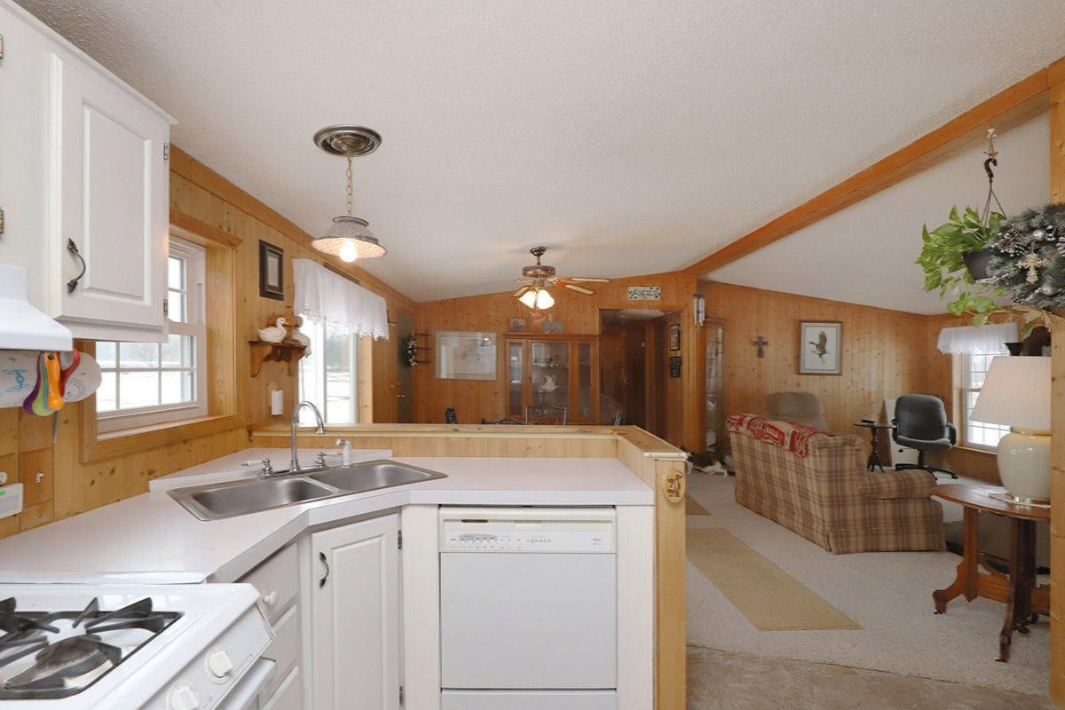 13575 Ritchie Avenue Northeast Cedar Springs, MI 49319 - Photo 9 of 23 IMG_1365