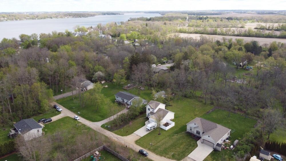 This house is only 2 blocks from beautiful Delavan Lake!