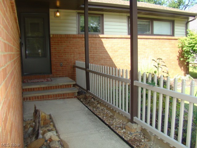 4917 South Sedgewick Road Cleveland, OH 44124 - Photo 4 of 23 Gallery Image 4