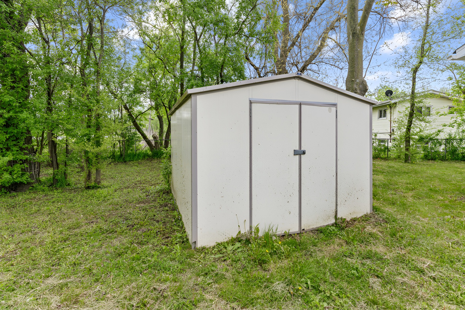 15303 Birch Road Markham, IL 60428 - Photo 19 of 20 a view of a backyard of the house
