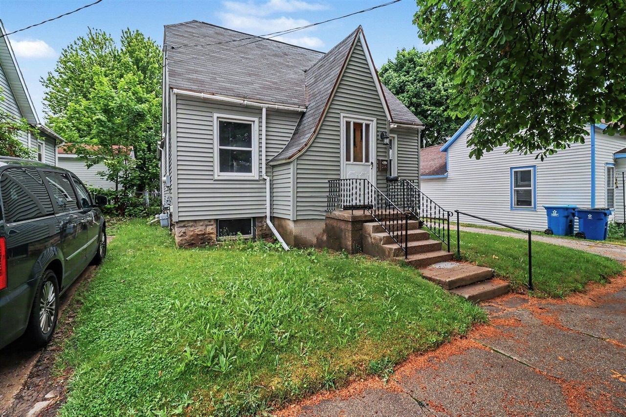 286 3rd Street Manistee, MI 49660 - Photo 24 of 27