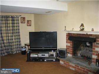 560 Cedarbrook Road Southampton, PA 18966 - Photo 3 of 11 Family Room