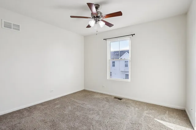 $424,900 | 426 Plaza Place, Aurora, IL 60504