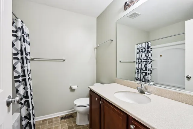 $424,900 | 426 Plaza Place, Aurora, IL 60504