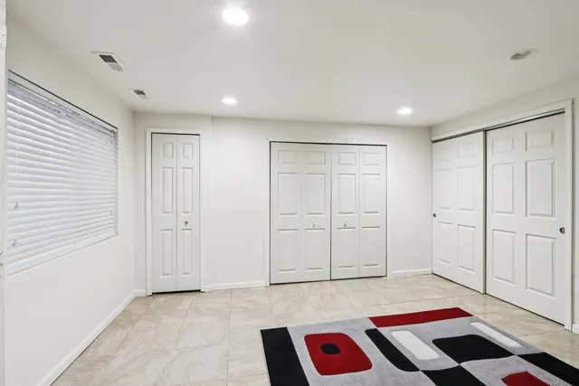 $424,900 | 426 Plaza Place, Aurora, IL 60504