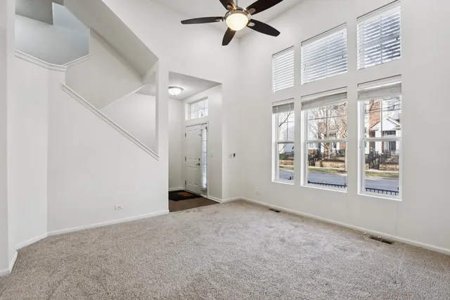 $424,900 | 426 Plaza Place, Aurora, IL 60504