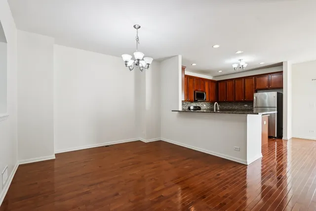 $424,900 | 426 Plaza Place, Aurora, IL 60504