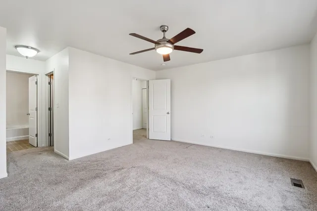 $424,900 | 426 Plaza Place, Aurora, IL 60504