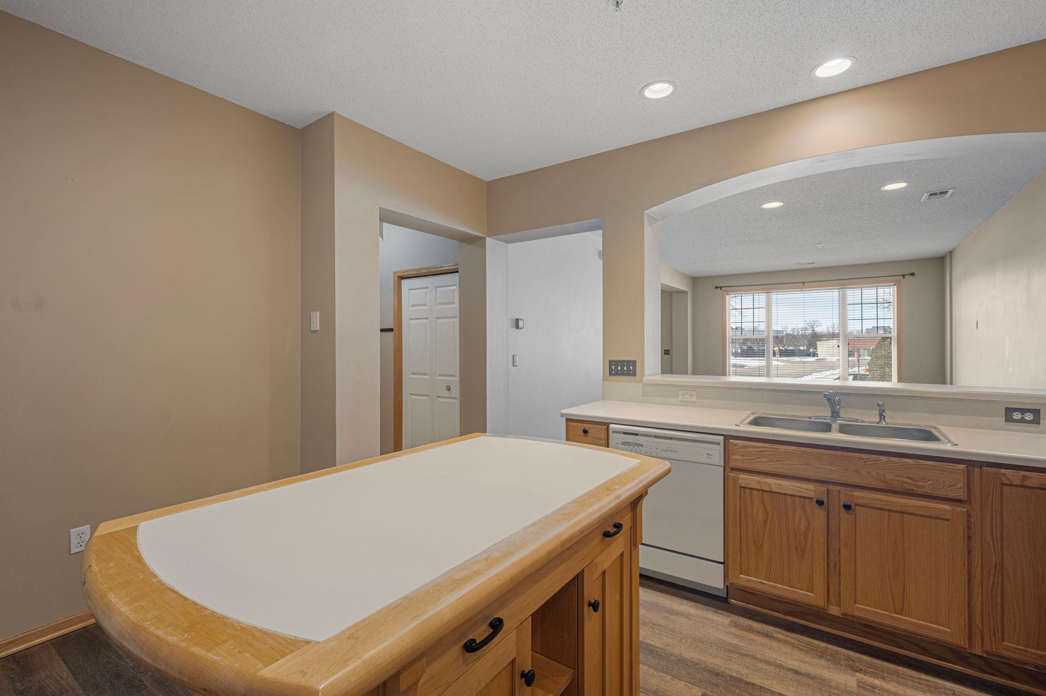 8026 Golden Valley Road Golden Valley, MN 55427 - Photo 8 of 29 Gallery Image 8