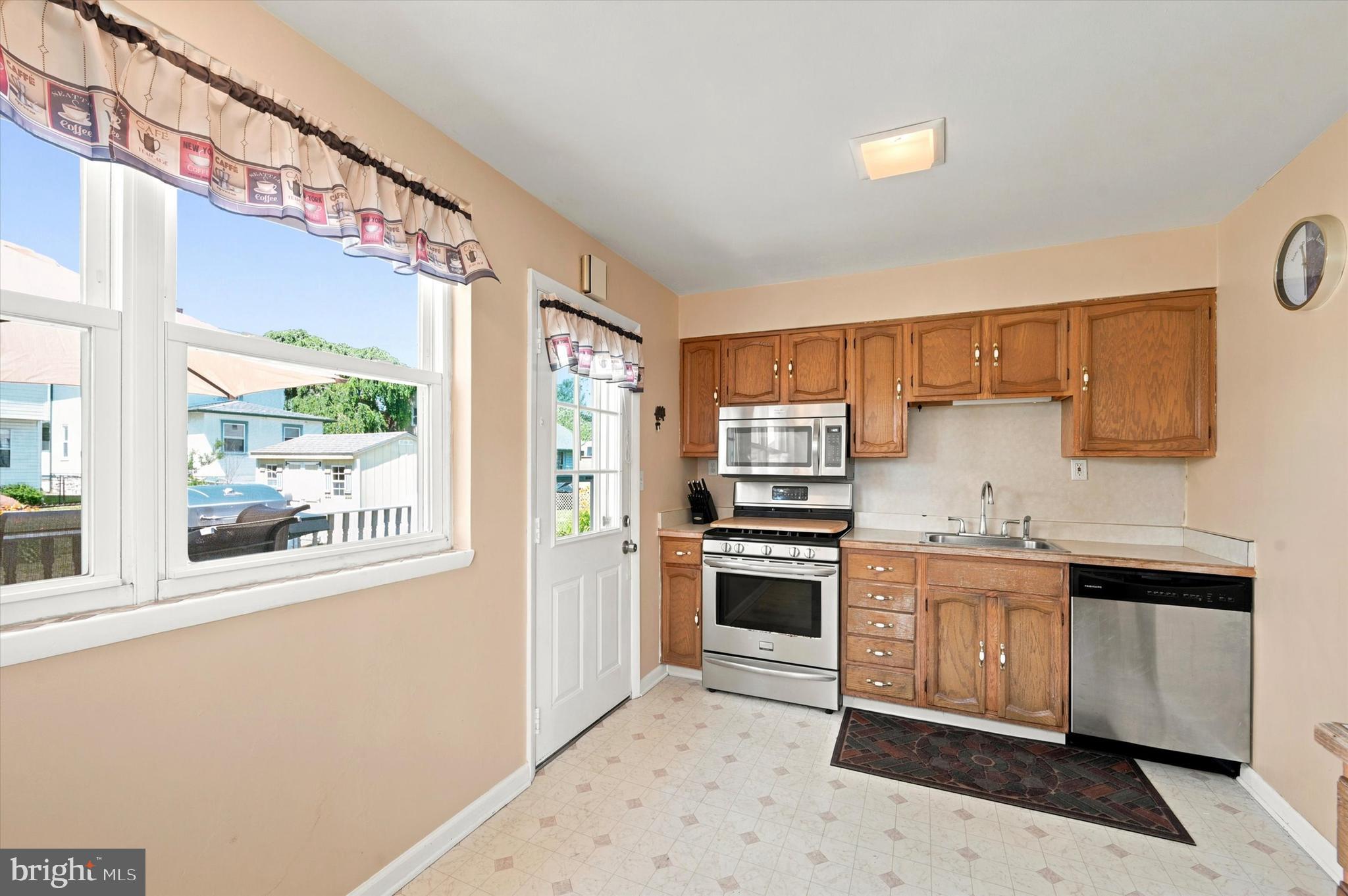 509 Springfield Avenue Folsom, PA 19033 - Photo 11 of 24