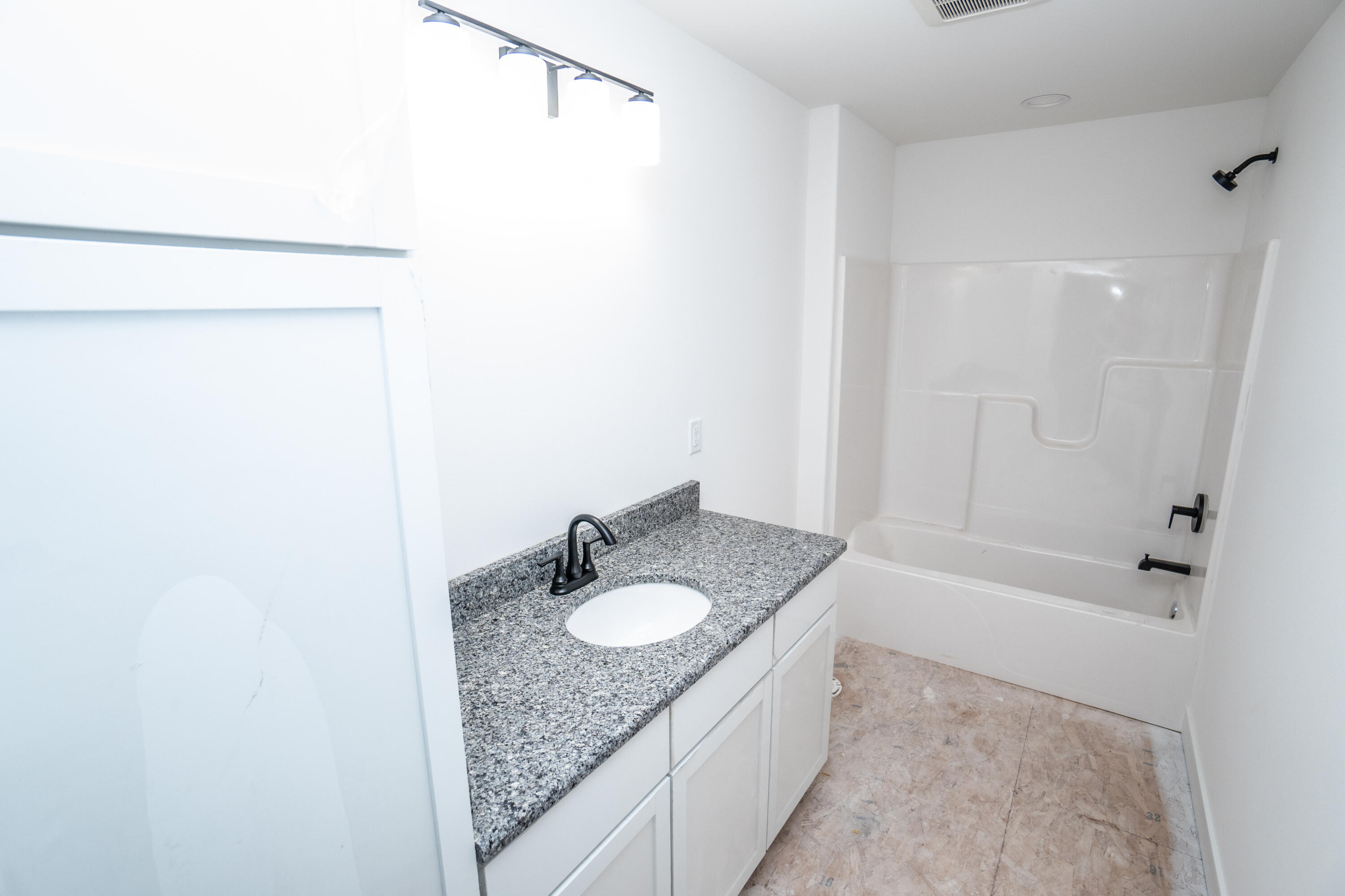 W206N16182 Stonebrook Drive Jackson, WI 53037 - Photo 14 of 20 DSC03287