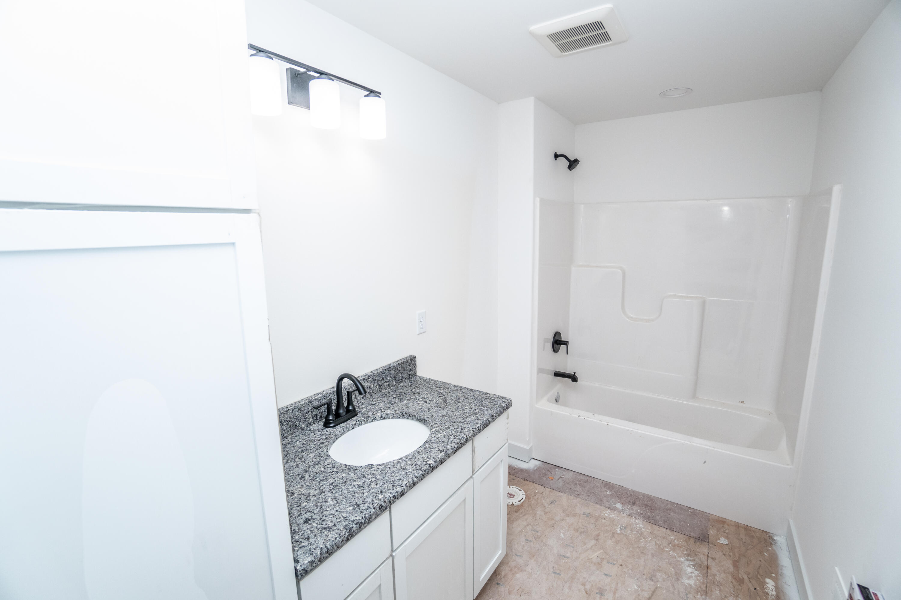 W206N16182 Stonebrook Drive Jackson, WI 53037 - Photo 17 of 20 DSC03313