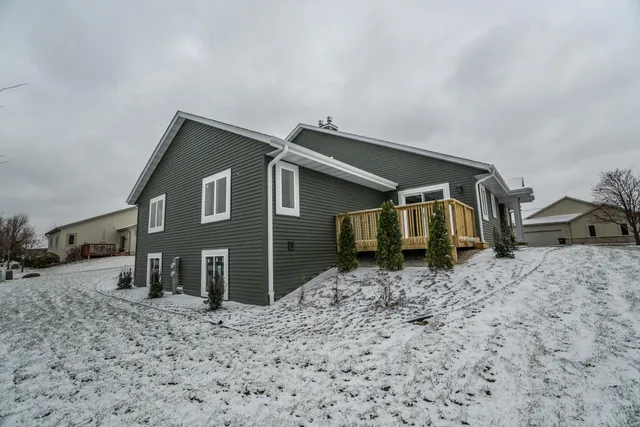 $439,900 | W206N16182 Stonebrook Drive, Jackson, WI 53037