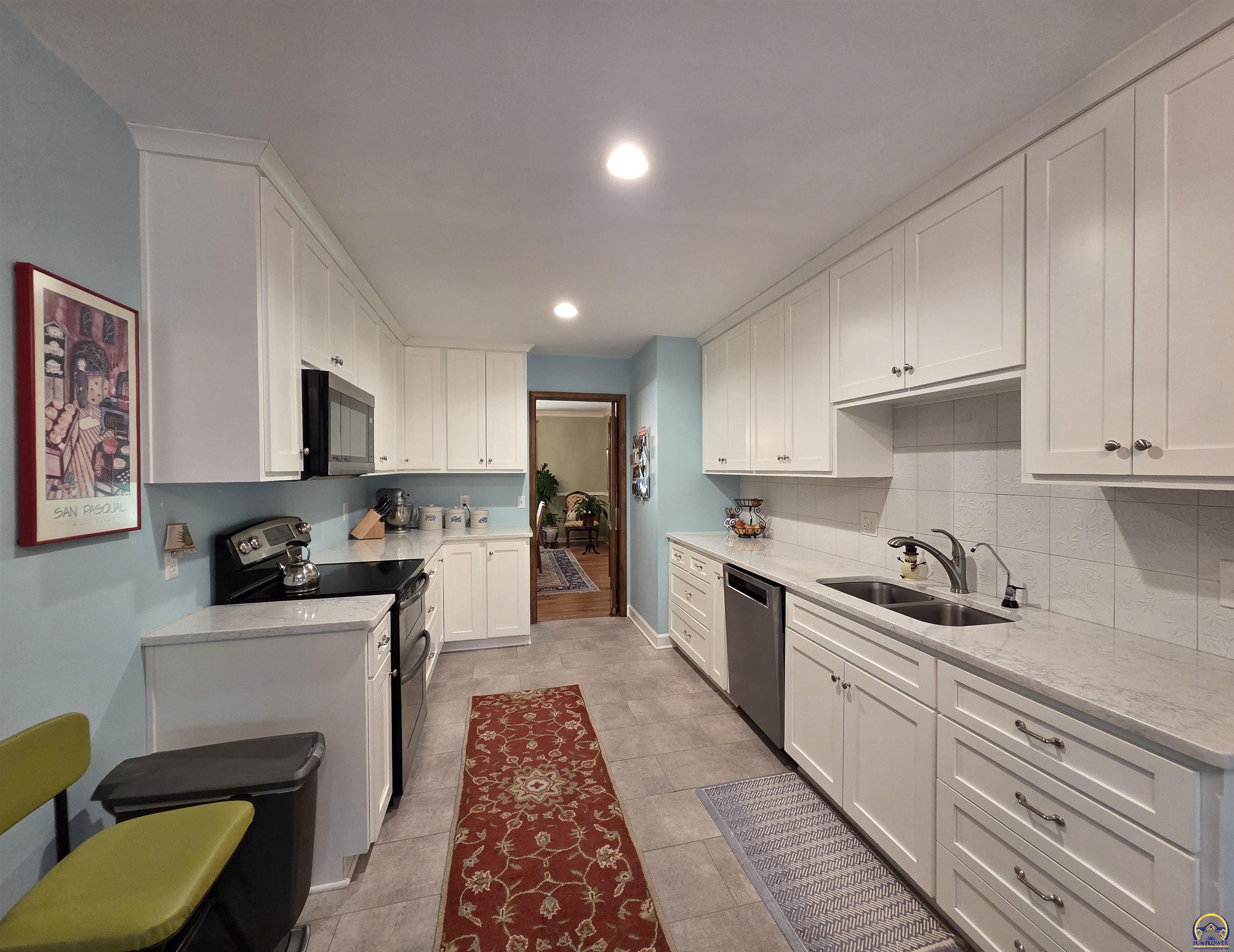 224 Southwest Fairlawn Road Topeka, KS 66606 - Photo 7 of 25
