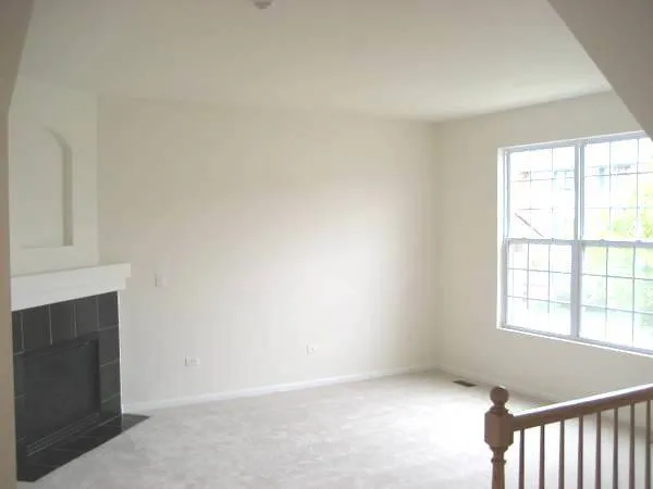 $2,890 | 928 Charlton Lane, Naperville, IL 60563