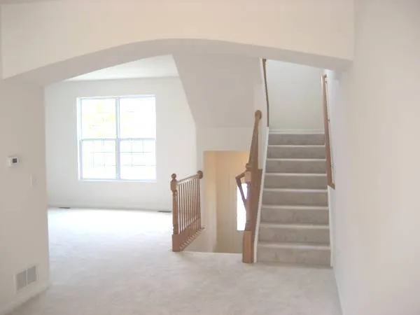 $2,890 | 928 Charlton Lane, Naperville, IL 60563