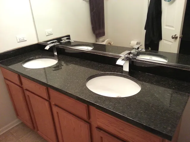 $2,890 | 928 Charlton Lane, Naperville, IL 60563