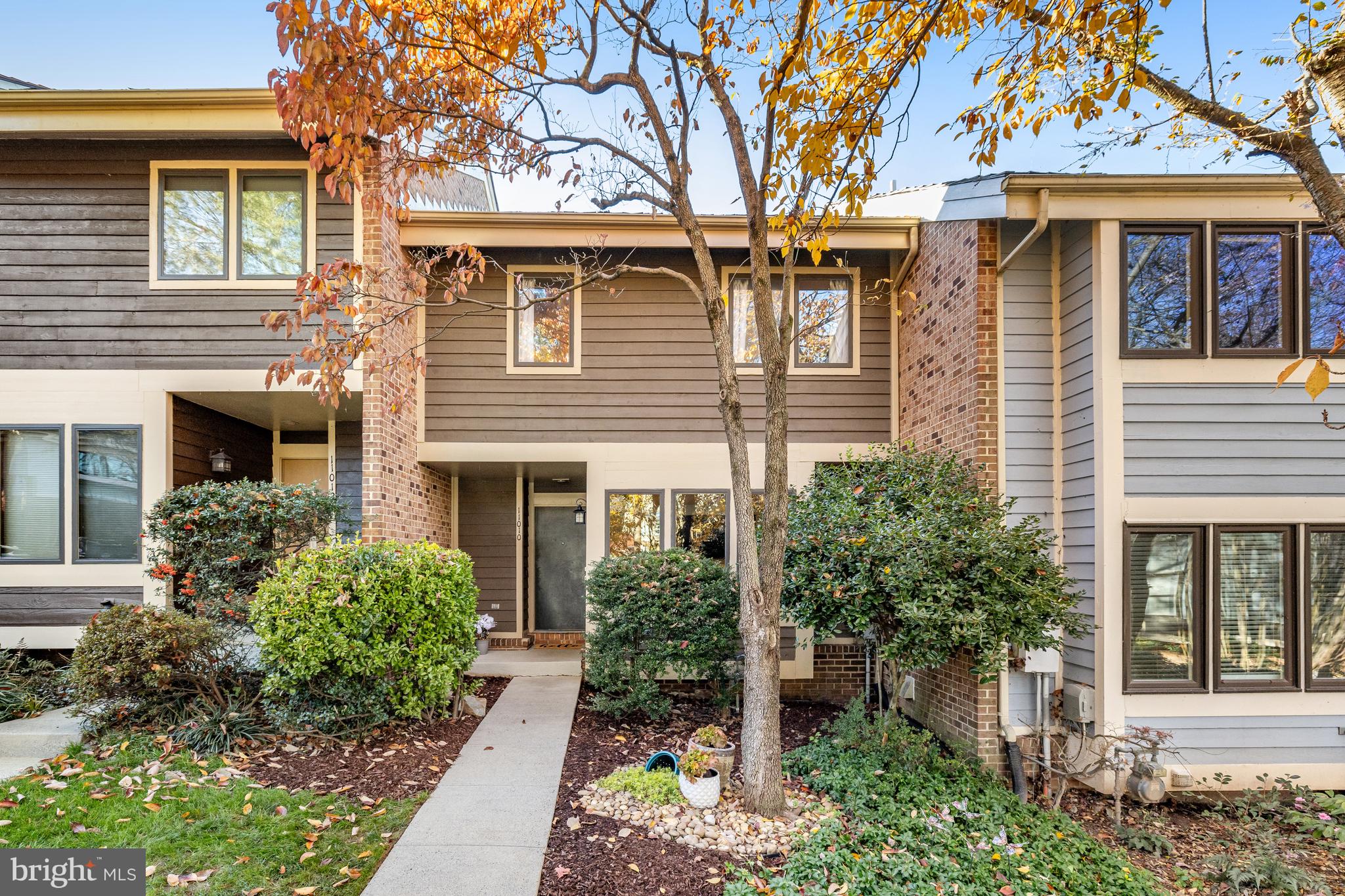 11010 Thrush Ridge Road Reston, VA 20191 - Photo 3 of 87 a front view of a house with garden