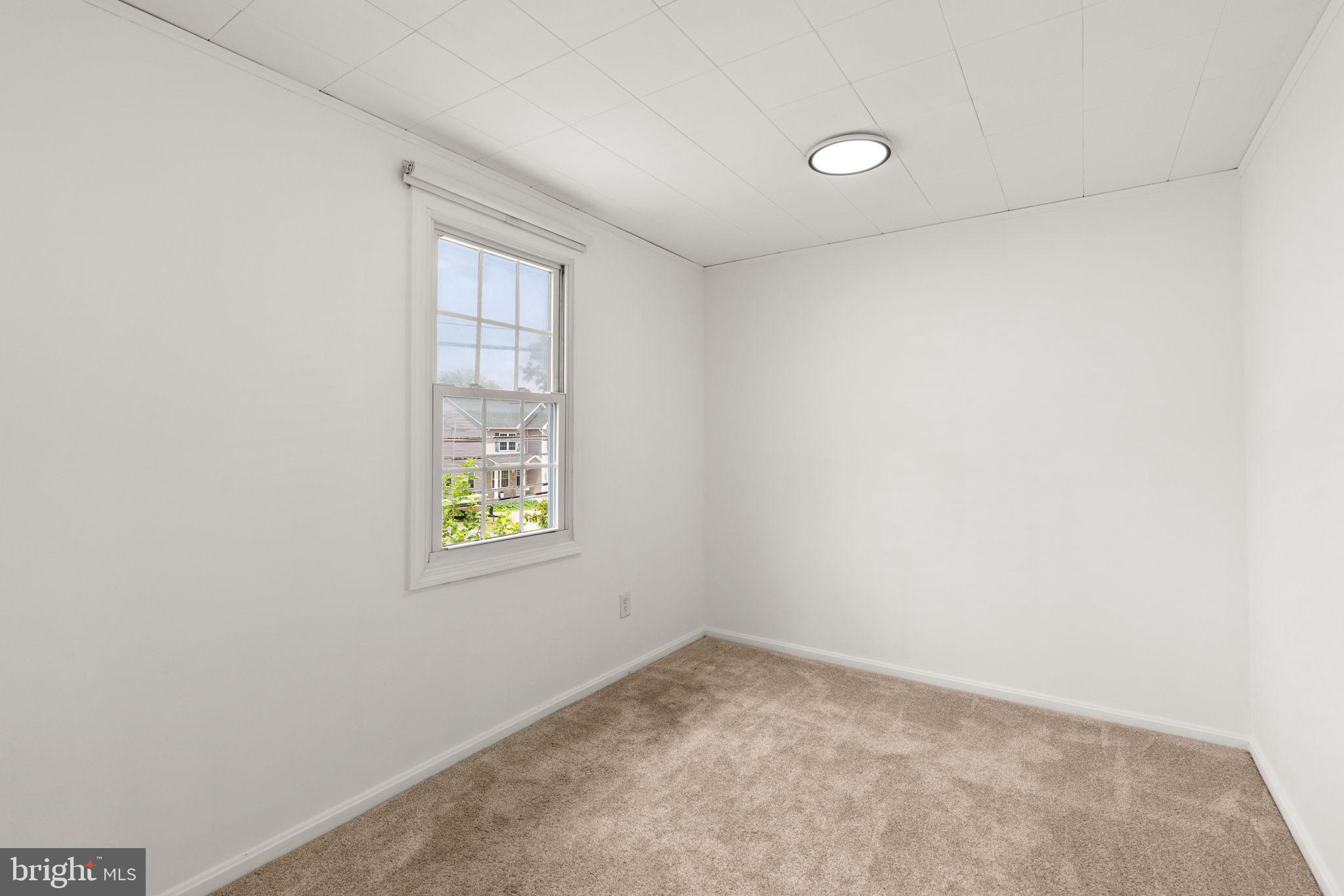 800 North Point Road Baltimore, MD 21224 - Photo 18 of 40 an empty room with windows