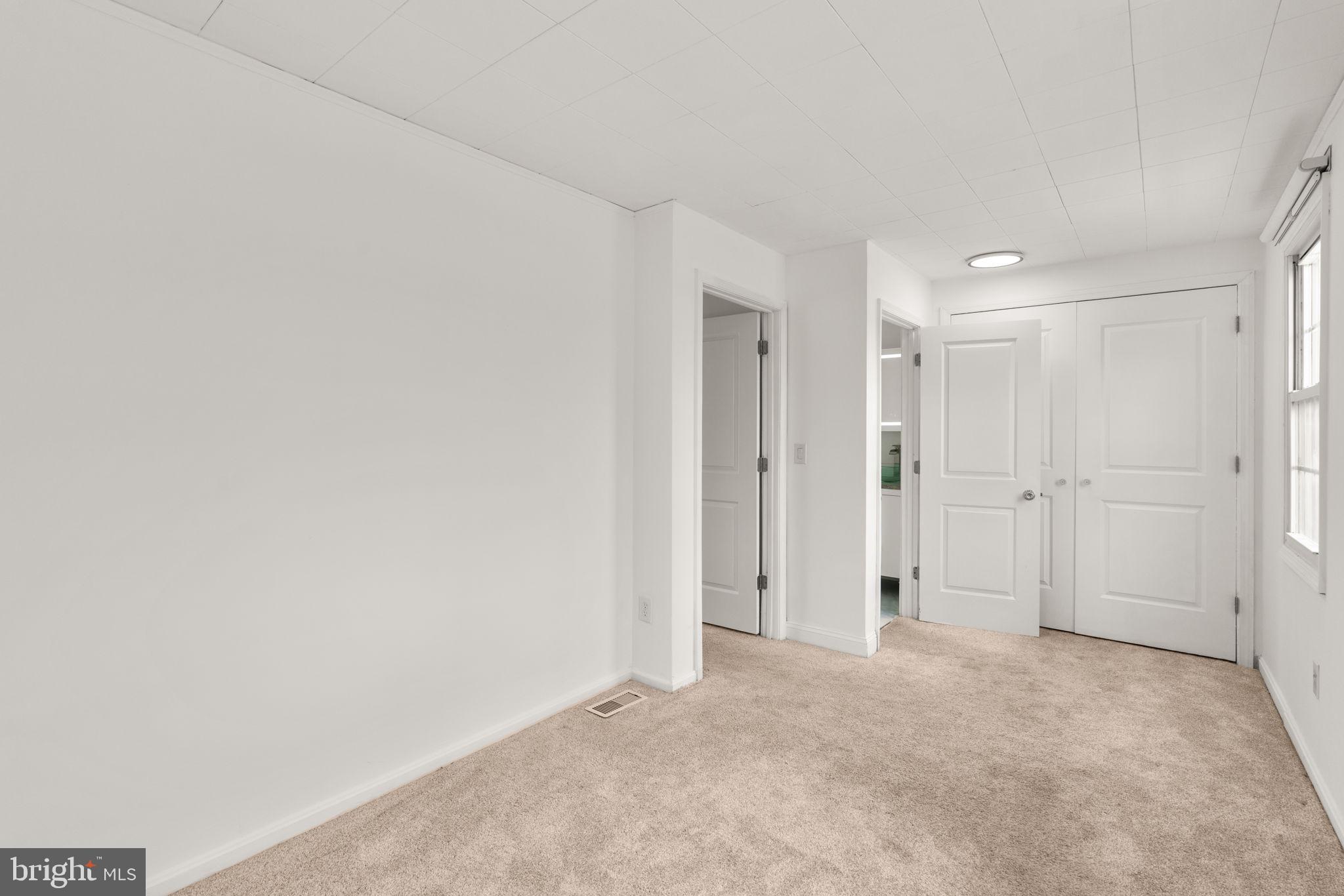 800 North Point Road Baltimore, MD 21224 - Photo 19 of 40 a view of an empty room