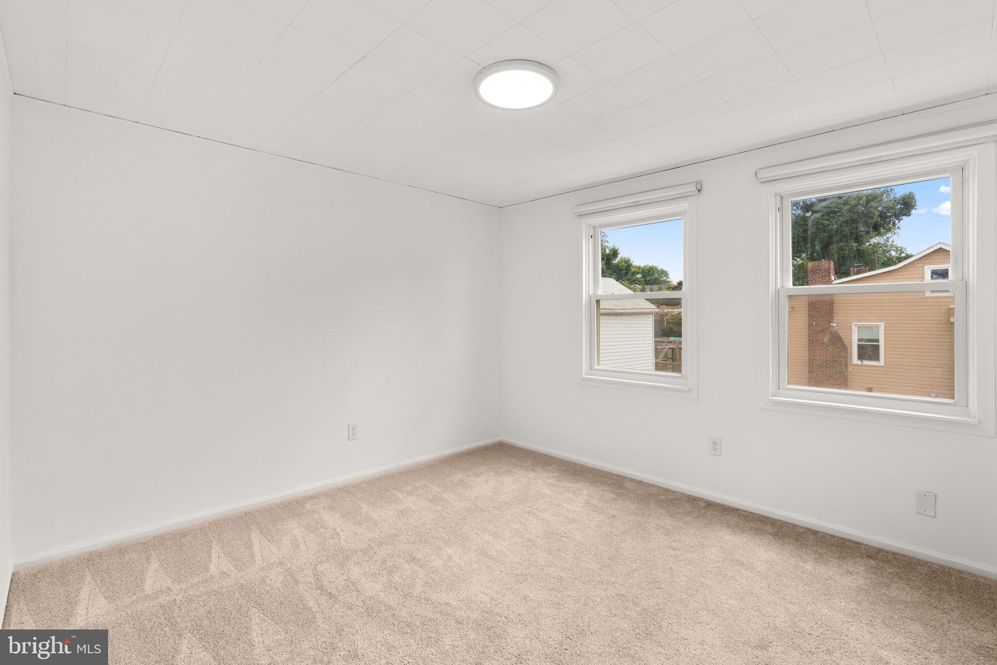 800 North Point Road Baltimore, MD 21224 - Photo 21 of 40 an empty room with windows