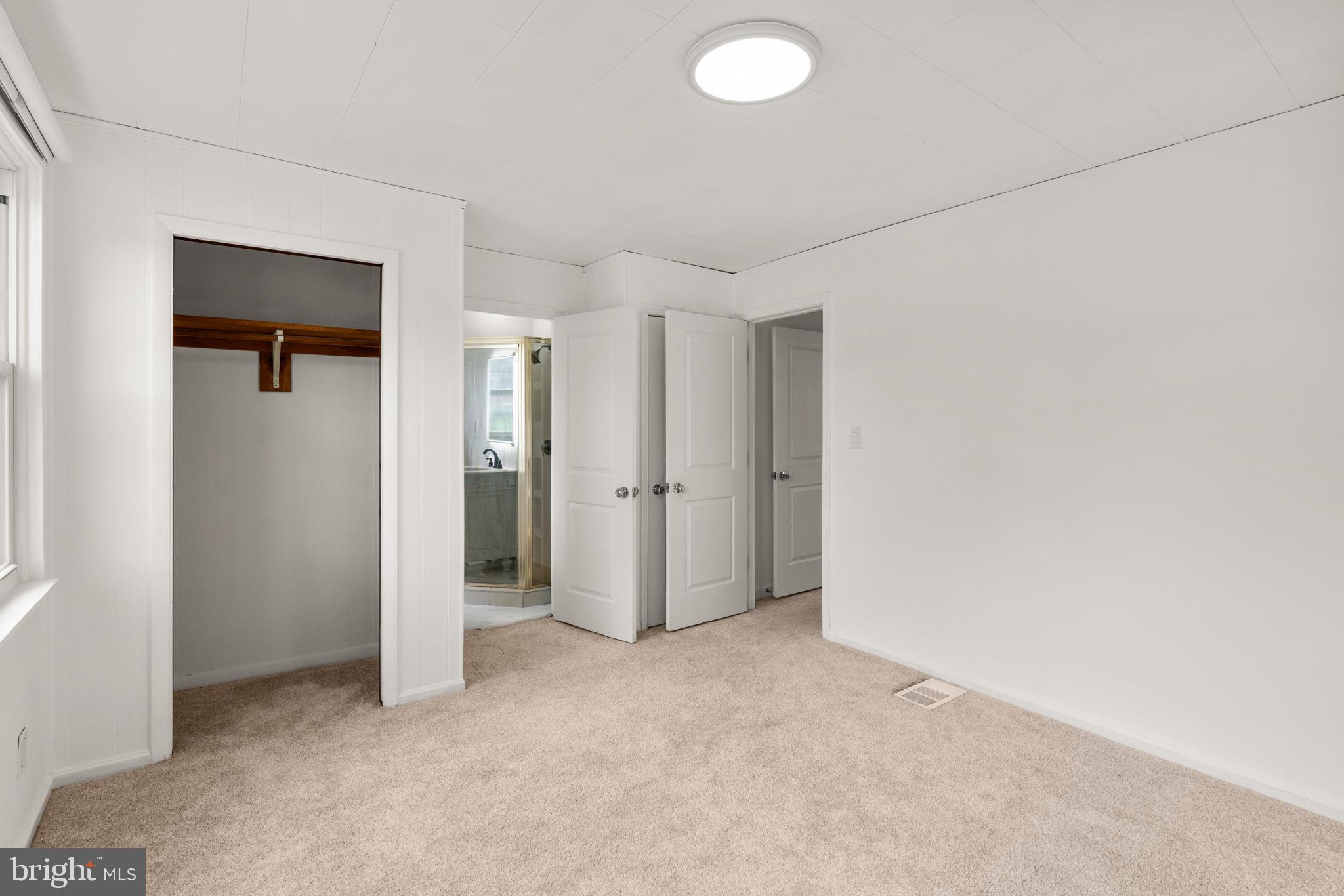 800 North Point Road Baltimore, MD 21224 - Photo 22 of 40 an empty room with closet and a window