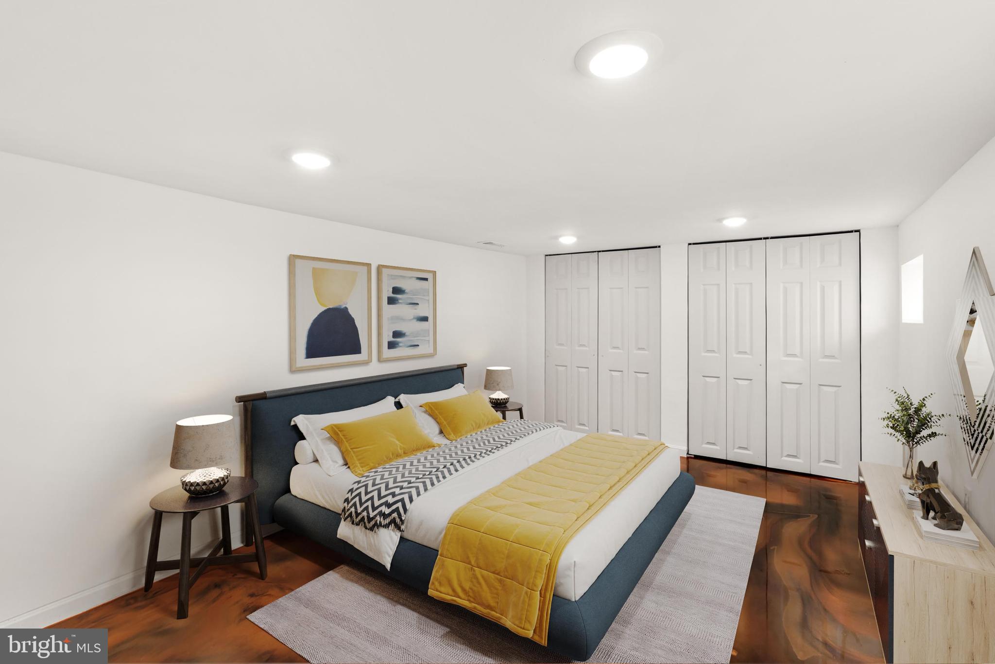 800 North Point Road Baltimore, MD 21224 - Photo 26 of 40 a bedroom with a bed and a lamp with the wooden floor