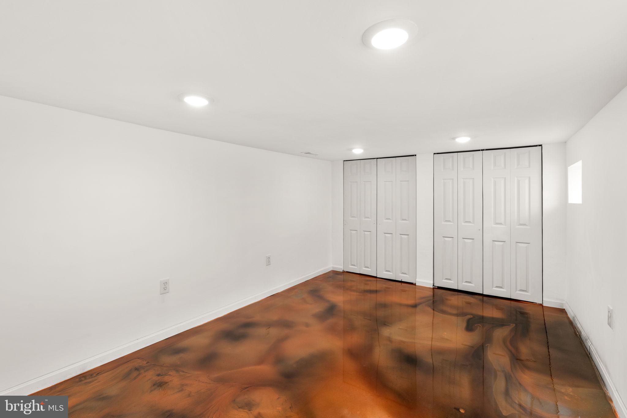 800 North Point Road Baltimore, MD 21224 - Photo 27 of 40 a view of an empty room