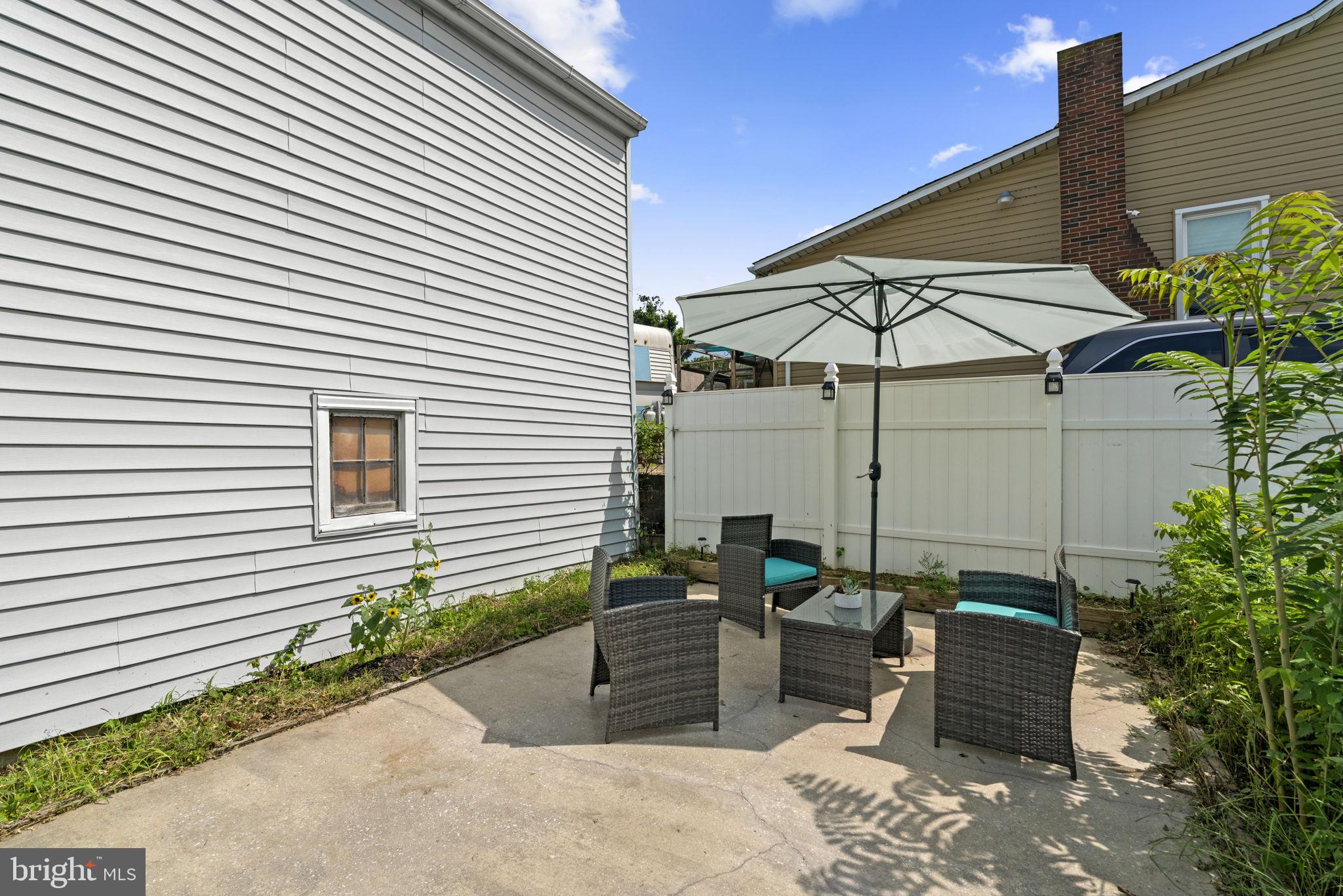 800 North Point Road Baltimore, MD 21224 - Photo 32 of 40 a backyard of a house with seating space