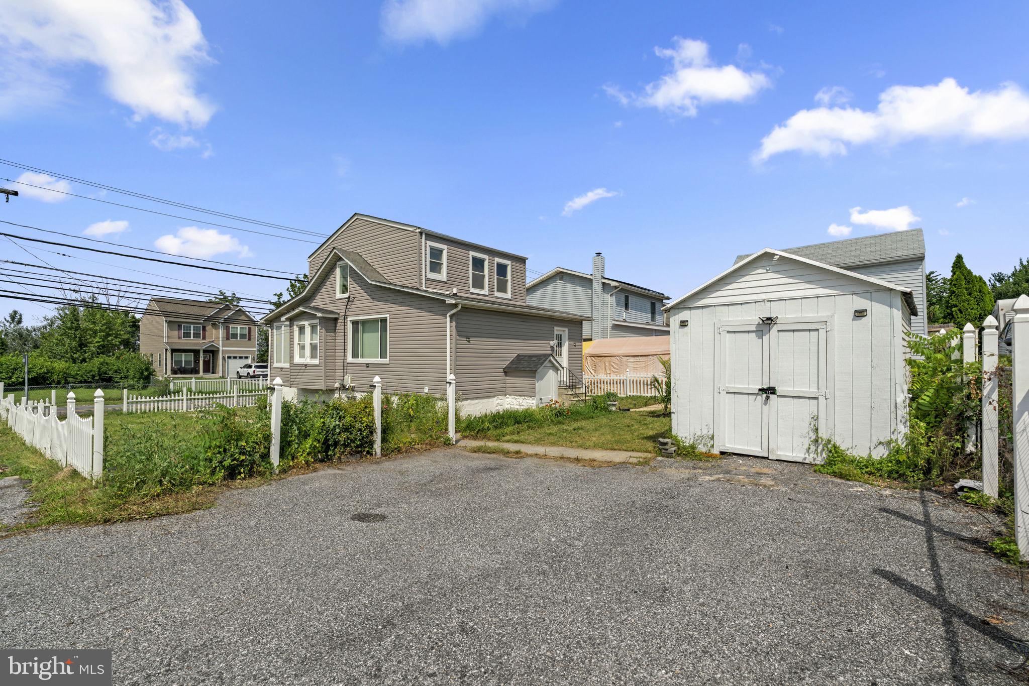 800 North Point Road Baltimore, MD 21224 - Photo 34 of 40 front view of a house with a street