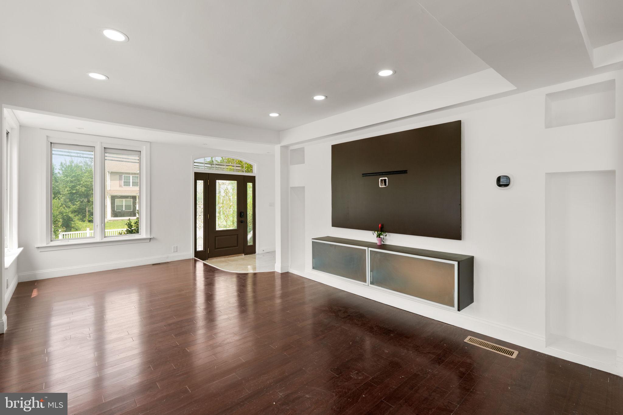 800 North Point Road Baltimore, MD 21224 - Photo 5 of 40 an empty room with wooden floor and windows