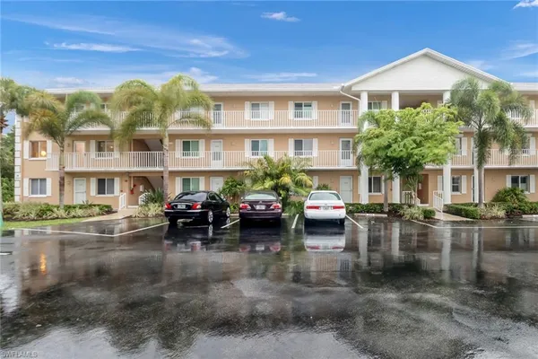 $1,999 | 3041 Sandpiper Bay Circle, Unit H201, Naples, FL 34112