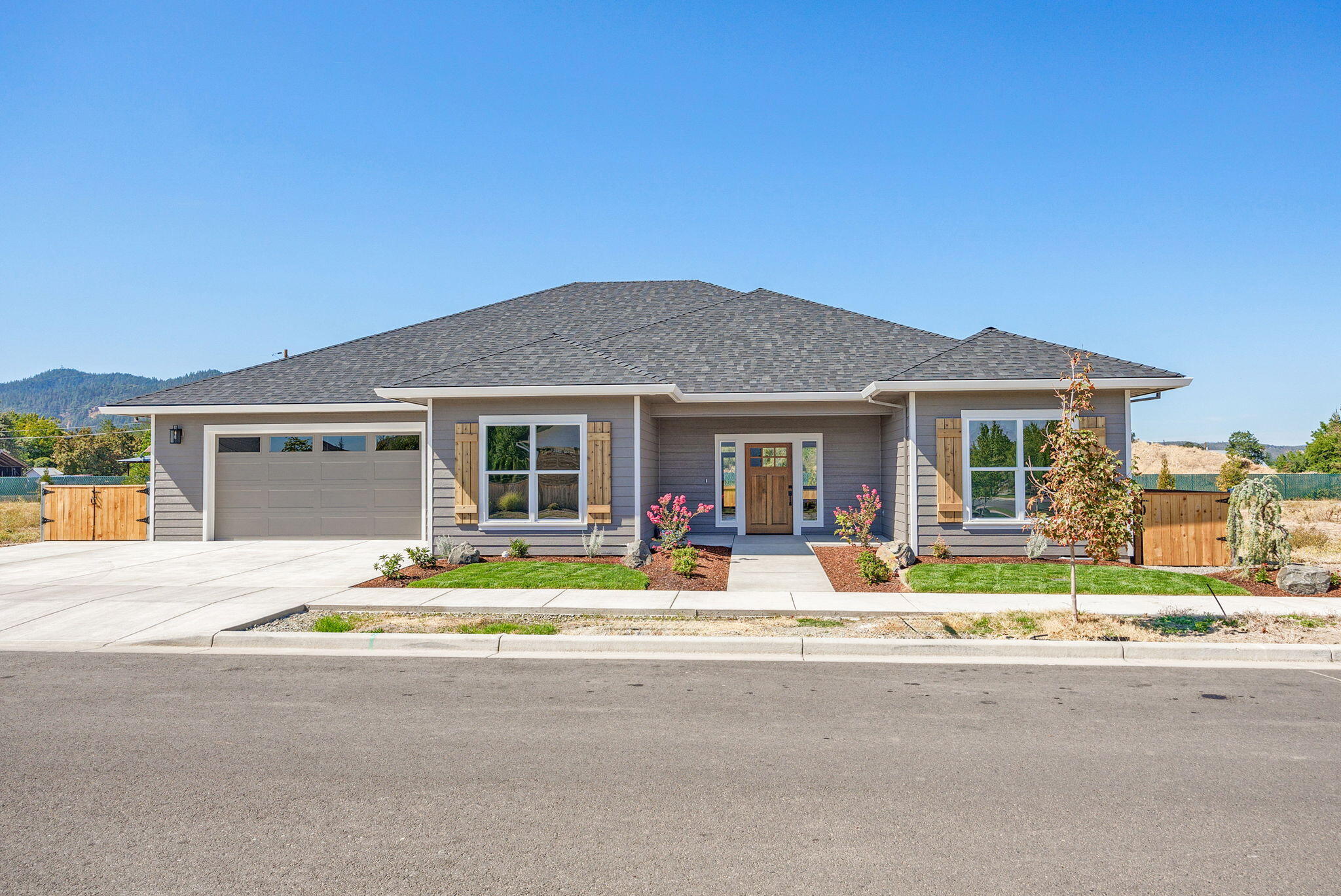 1325 River Run Street Central Point, OR 97502 - Photo 2 of 33 Apx1325RR (2)