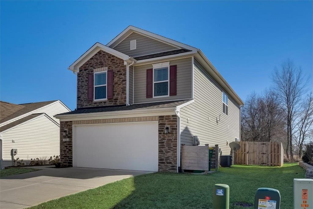 5781 Pebblebrooke Road Whitestown, IN 46075 - Photo 3 of 38