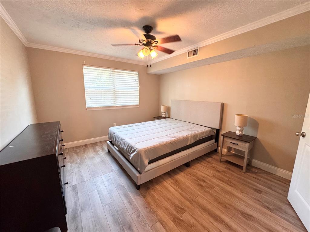 4318 Lake Underhill Road, Unit 17 Orlando, FL 32803 - Photo 6 of 12 a bedroom with a bed and window