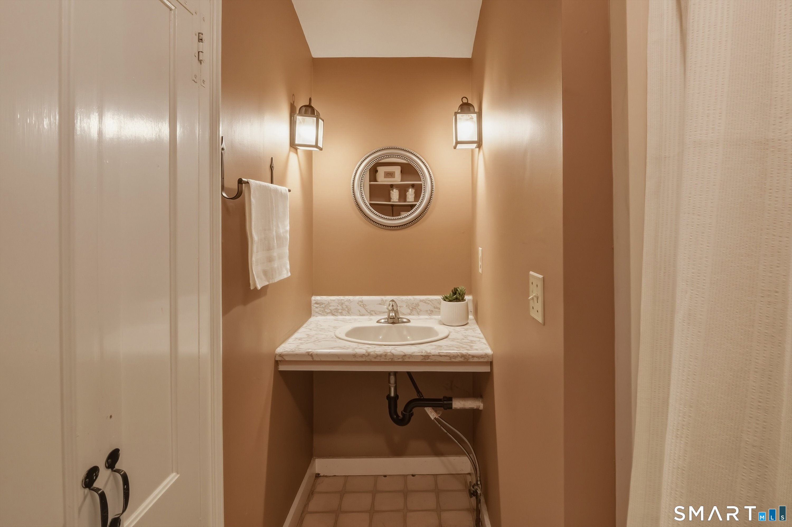 48 State Street Guilford, CT 06437 - Photo 23 of 40 Main Level Full Bath