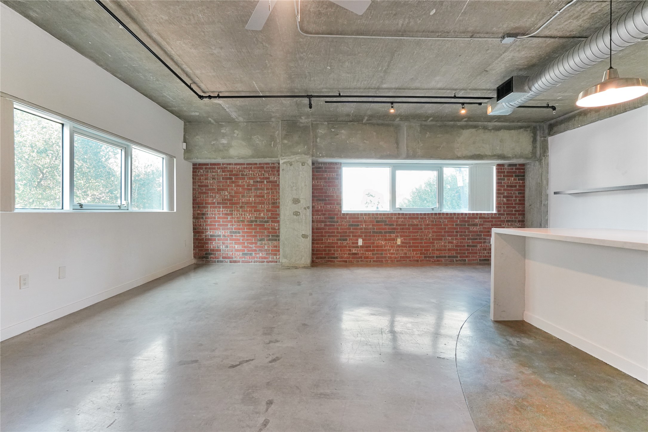 2000 Bagby Street, Unit 2401 Houston, TX 77002 - Photo 29 of 39 an empty room with windows