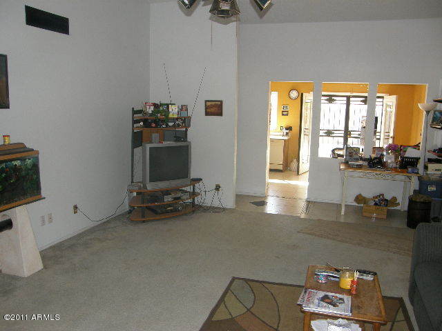 4517 East Frye Road Phoenix, AZ 85048 - Photo 3 of 5 living area