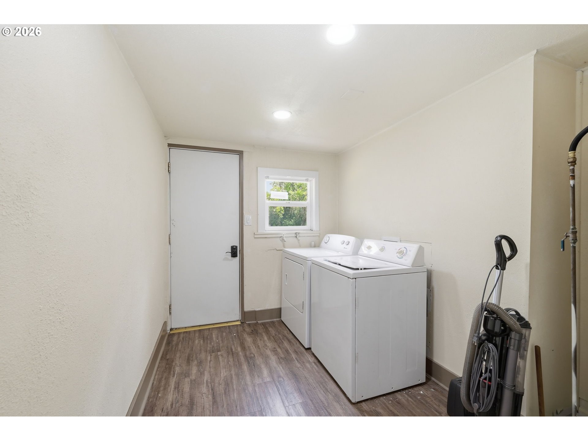 327 6th Street Springfield, OR 97477 - Photo 11 of 38