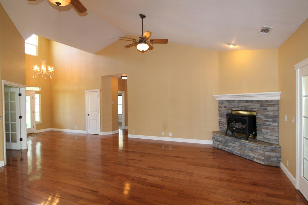 8850 Silver Bridge Road Palo Cedro, CA 96073 - Photo 17 of 42 silver_int01